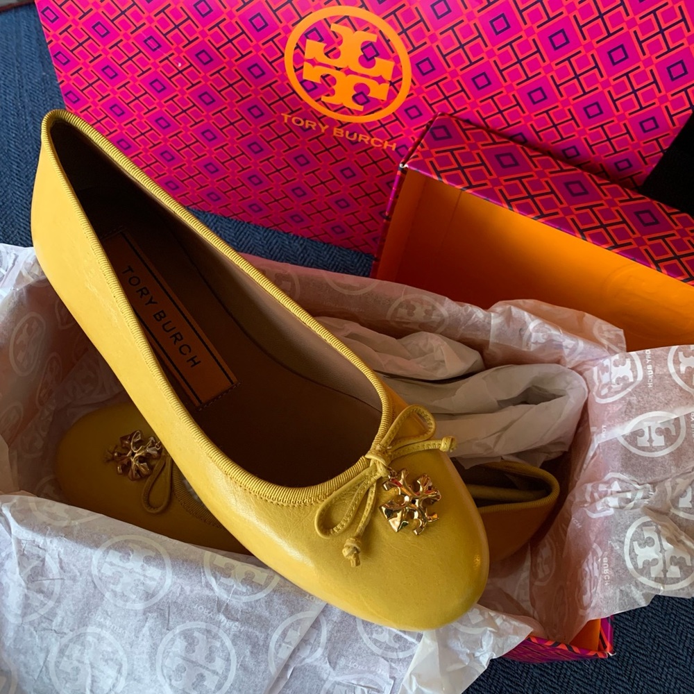 NWT TORY BURCH FLATS LEATHER SIZE 7